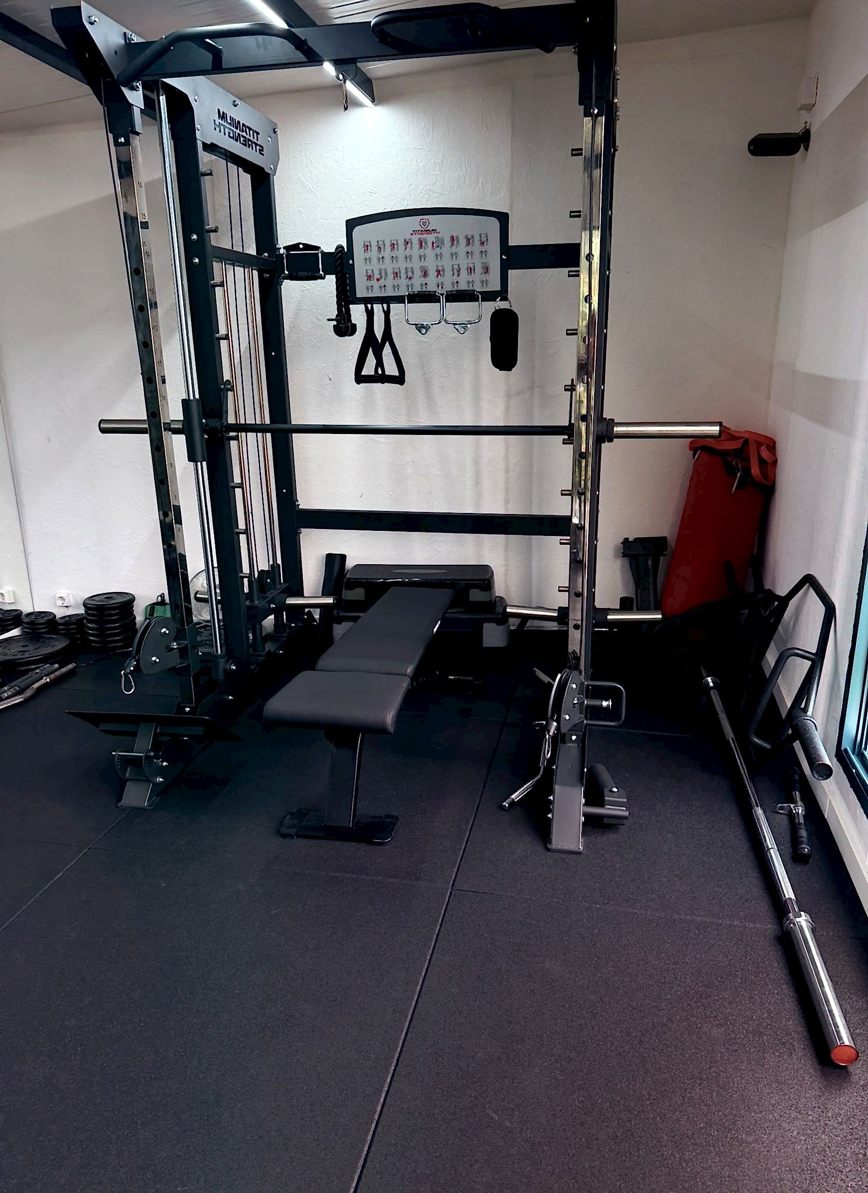Espaço de treino privado: estrutura multifunções com banco